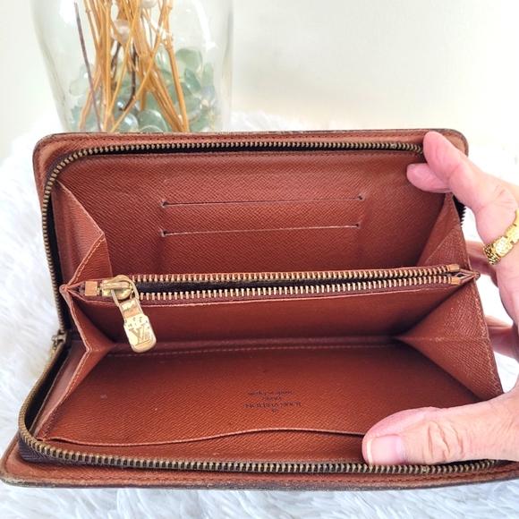 Louis Vuitton Zipper Wallet - Picture 13 of 16